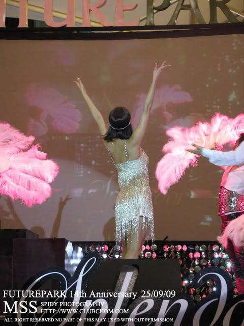 ชมพู่ และ อั้ม กับการเป็นโชว์เกิร์ลสาวสุดเซ็กซี่