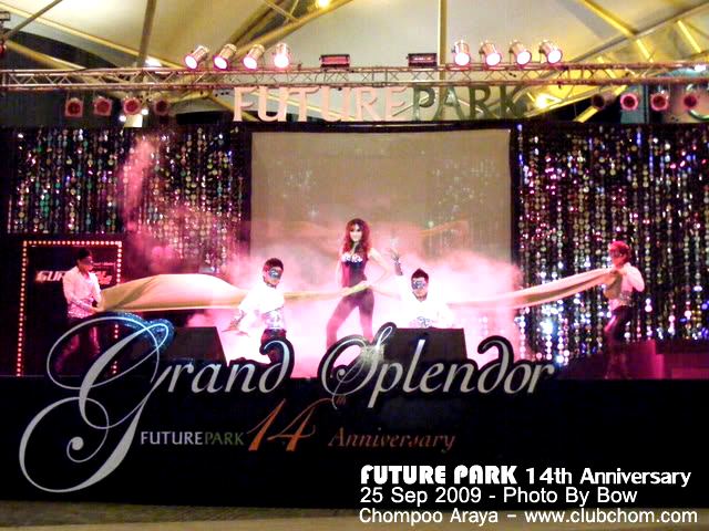 ชมพู่ และ อั้ม กับการเป็นโชว์เกิร์ลสาวสุดเซ็กซี่