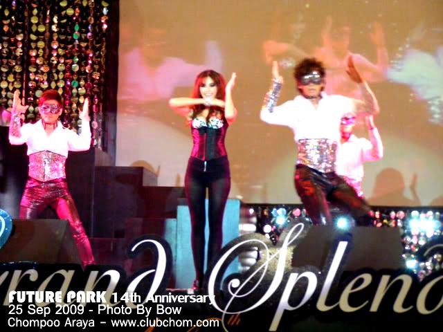 ชมพู่ โชว์เกิร์ลสาวสวยสุดเซ็กซี่