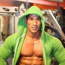 หนุ่มหล่อ ล่ำ กำยำ พลังสูง อย่าขัดขืน