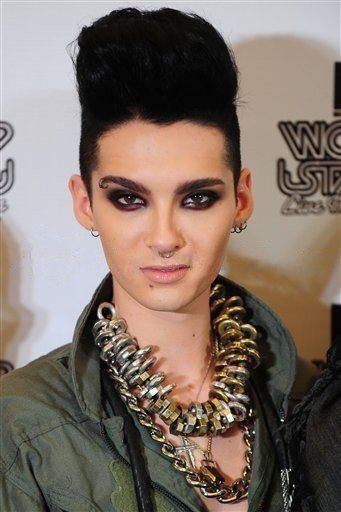 Bill นักร้องนำ