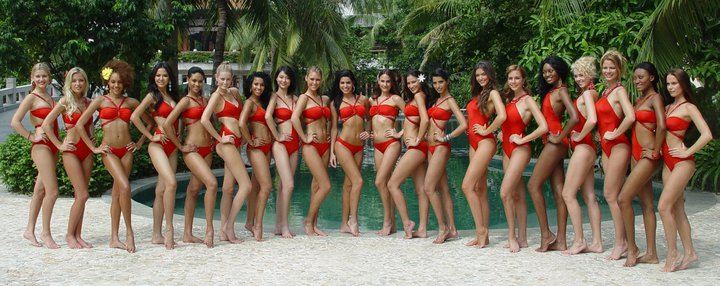 คนที่ 4 จากซ้ายมือ