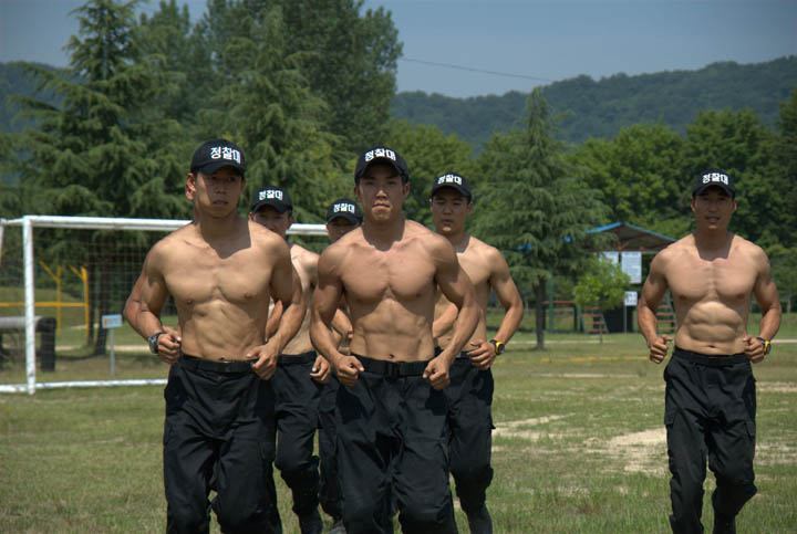 ทหารเกรณ์เกาหลี ฝึกหนัก แฝงไว้ด้วยความน่าดู คริๆ