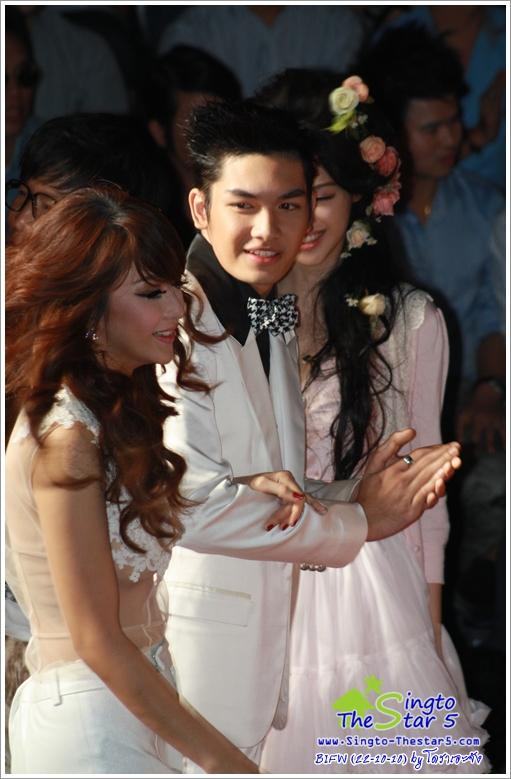 สิงโต เดินแบบในงานBIFW @ Siam Paragon