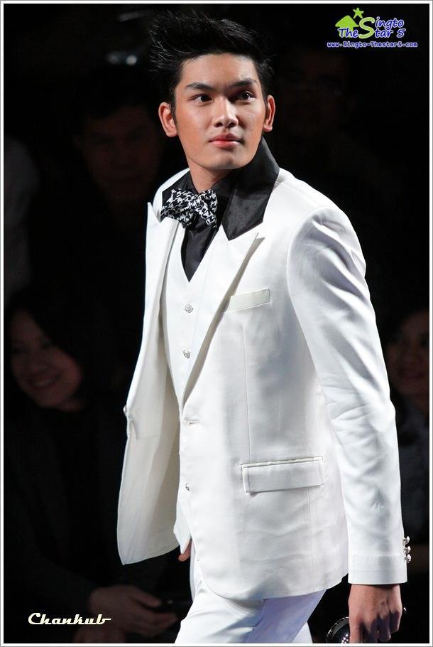 สิงโต เดินแบบในงานBIFW @ Siam Paragon