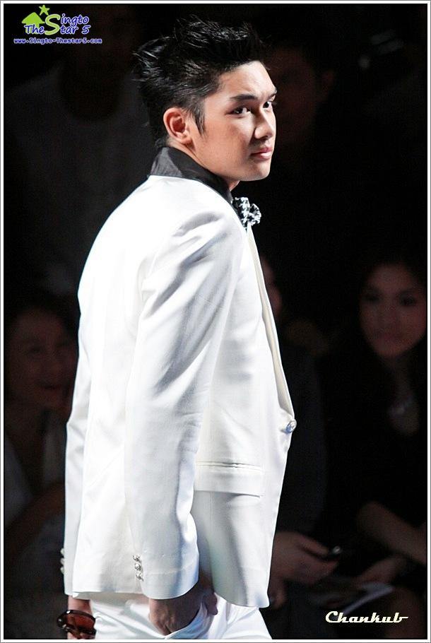 สิงโต เดินแบบในงานBIFW @ Siam Paragon