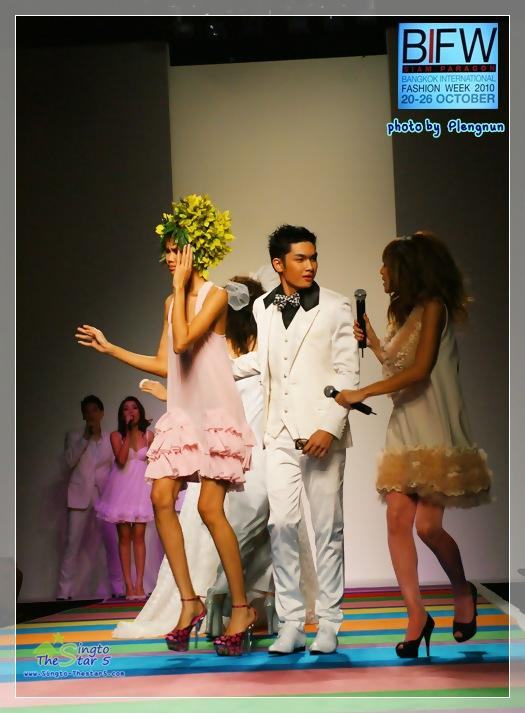 สิงโต เดินแบบในงานBIFW @ Siam Paragon