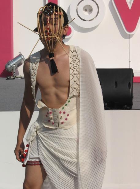 แฟชั่นโชว์นำทีมโดย น้องแจ๊ส มิสทิฟฟานี่