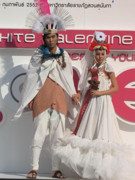 แฟชั่นโชว์นำทีมโดย น้องแจ๊ส มิสทิฟฟานี่