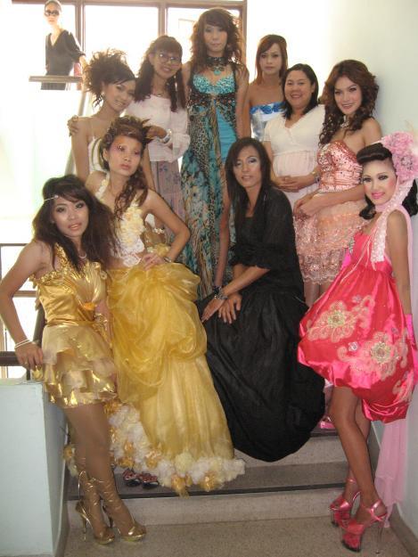 แฟชั่นโชว์นำทีมโดย น้องแจ๊ส มิสทิฟฟานี่