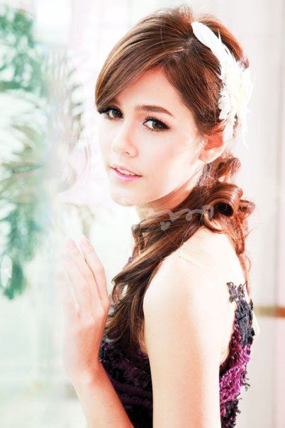 ชมพู่ นักแสดงสาวที่มีคนติดตามมากที่สุดในเฟซบุ๊ก สูงถึง 190,687 ครั้ง