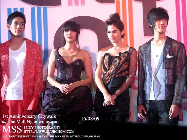 ชมพู่ ประชันสวยกับ พลอย ดูเอาเองแล้วกันว่าเกิดอะไรขึ้น