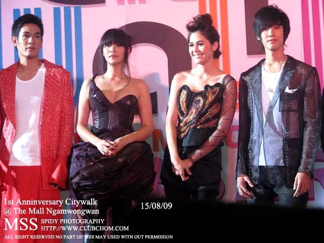 ชมพู่ ประชันสวยกับ พลอย ดูเอาเองแล้วกันว่าเกิดอะไรขึ้น