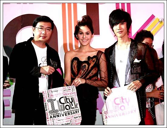 ชมพู่ ประชันสวยกับ พลอย ดูเอาเองแล้วกันว่าเกิดอะไรขึ้น