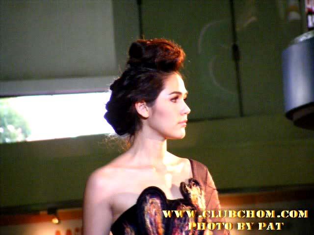 ชมพู่ ประชันสวยกับ พลอย ดูเอาเองแล้วกันว่าเกิดอะไรขึ้น