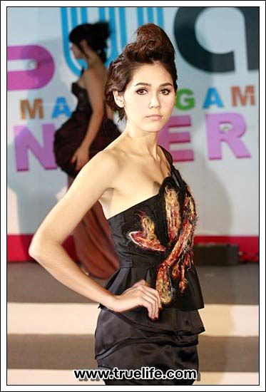 ชมพู่ ประชันสวยกับ พลอย ดูเอาเองแล้วกันว่าเกิดอะไรขึ้น