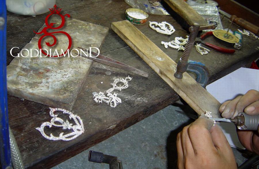 ช่างจะขัดด้วยกระดาษทรายหยาบ - ละเอียดสุด