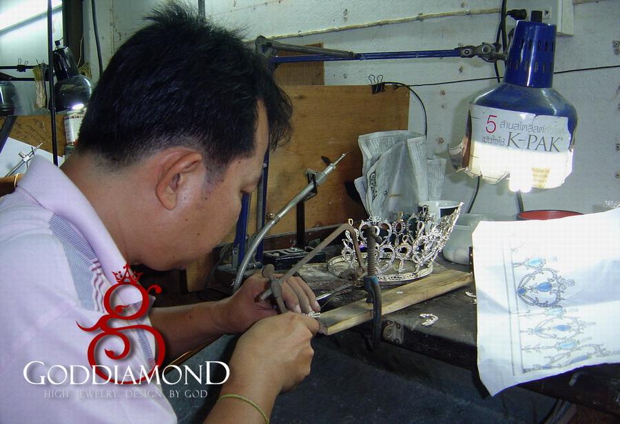 ปีนี้คนไทยได้รับโอกาสออกแบบ Mini Crown Miss Tourism Queen International 2010