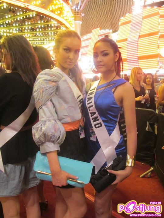 ปุ๊กลุ๊ก  มาในเดรสสั้นสีน้ำเงิน