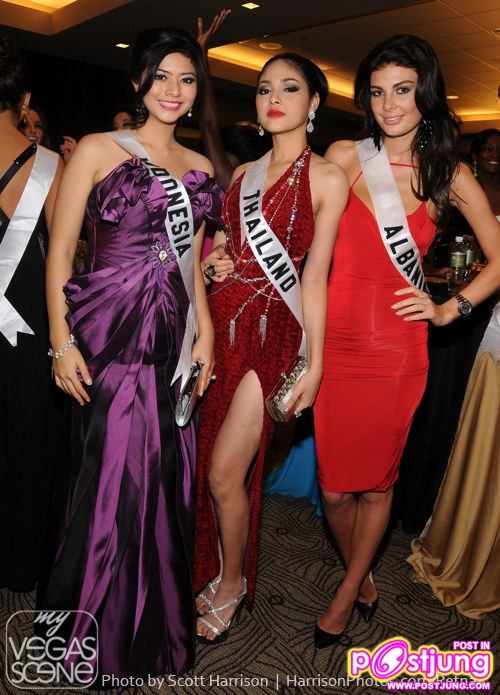 ปุ๊กลุ๊ก  ในราตรีสีแดงสด สวยมาก