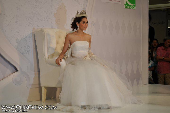 Chompoo Araya Beauty World @ Robinson Fashion Island