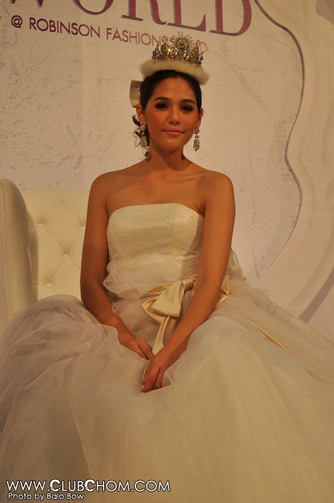 Chompoo Araya Beauty World @ Robinson Fashion Island