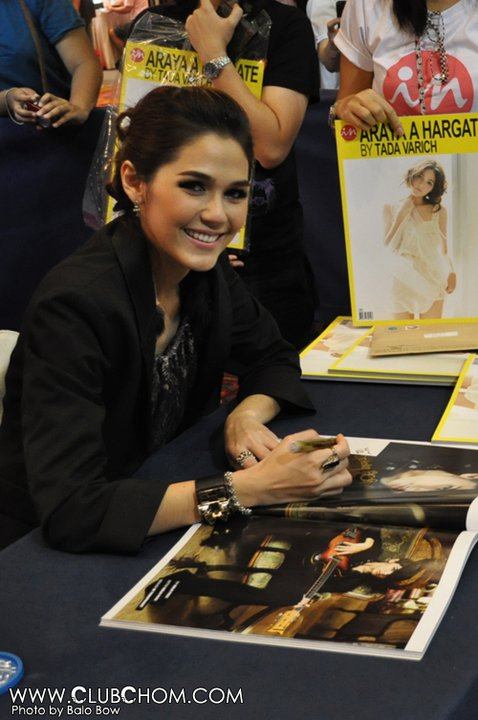 ชมพู่เปิดตัว PhotoBook “ARAYA A HARGATE BY TADA VARICH”