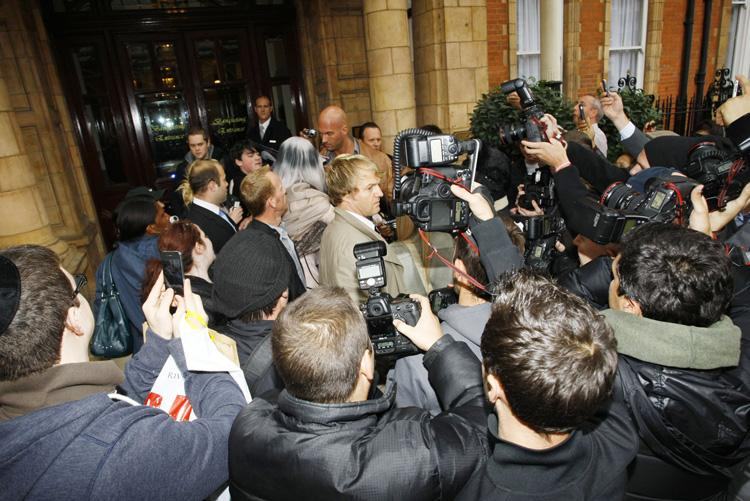 Pic.เลดี้กาก้า ออกจากโรงแรมในลอนดอน