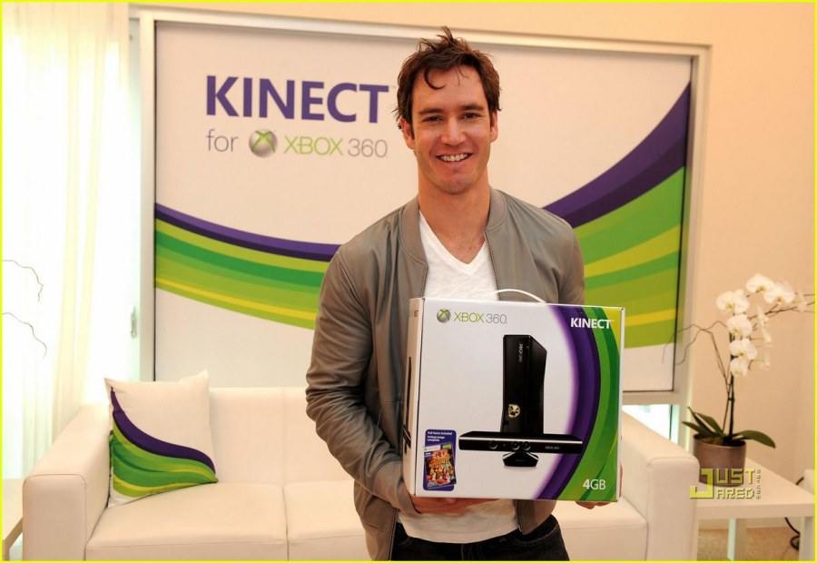 David Beckham Kinects With His Kids