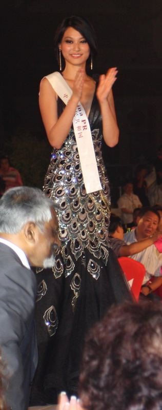 ชุดที่ Miss China World 2010 ใส่ประกวด TOP MODEL ดูรายละเอียดใกล้ๆแล้วสวยดีนะ