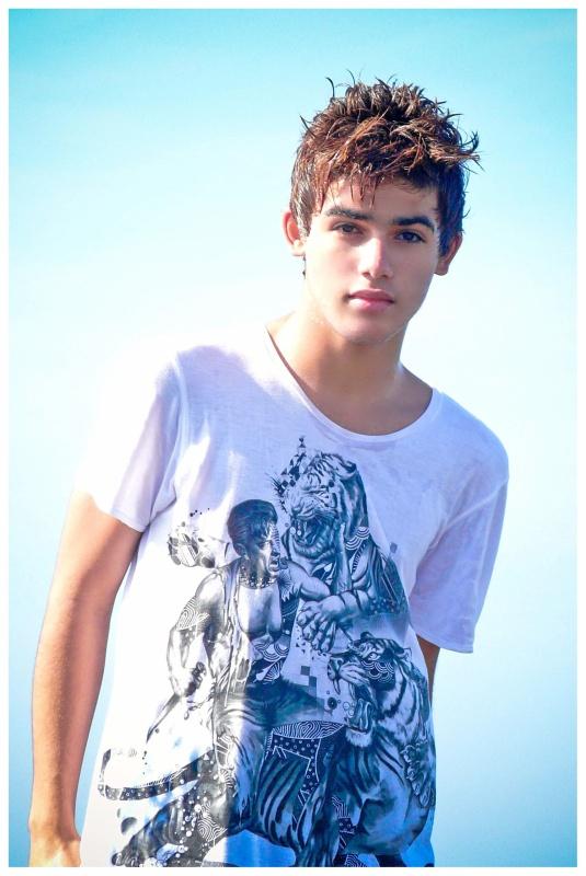 หนุ่มละอ่อนฝรั่ง หน้าหวาน + นากิน