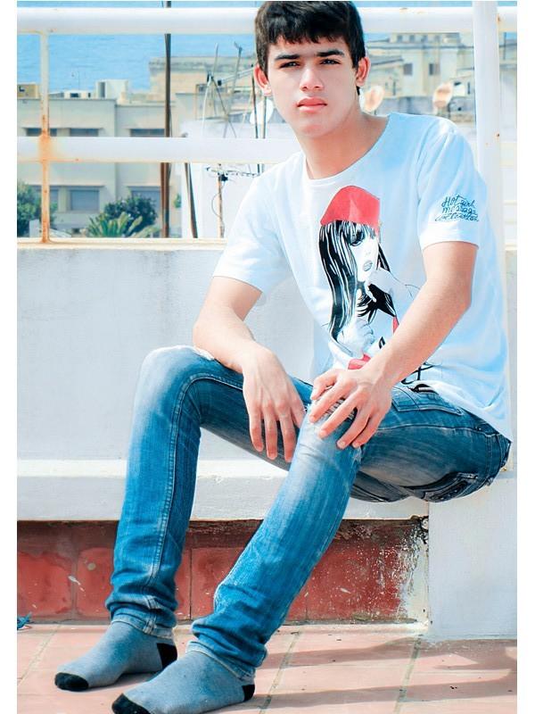 หนุ่มละอ่อนฝรั่ง หน้าหวาน + นากิน