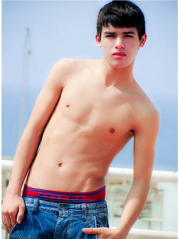 หนุ่มละอ่อนฝรั่ง หน้าหวาน + นากิน