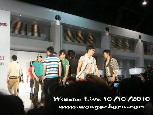 นิว วงศกร และเหล่าพระเอกดังร่วมเดินแบบในงานwoman live