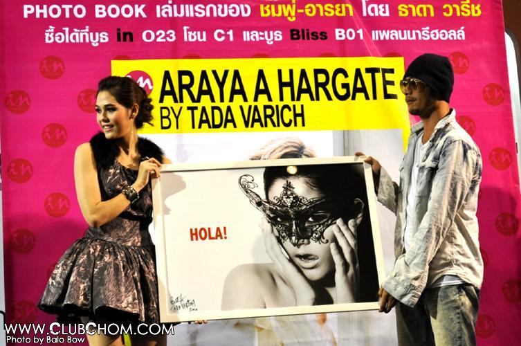 ชมพู่ เปิดตัว PHOTO BOOK ARAYA โดยช่างภาพ ธาดา วารีช