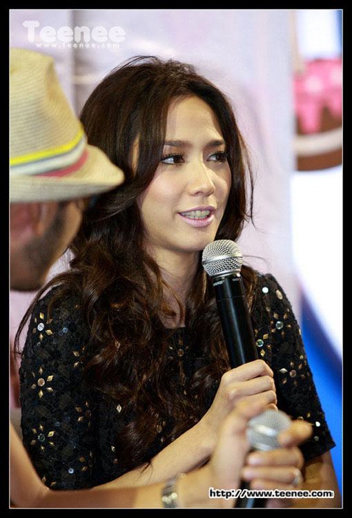 อั้ม และ ชมพู่ กับภาพ Photo Book และงานเปิดตัวหนังสือ