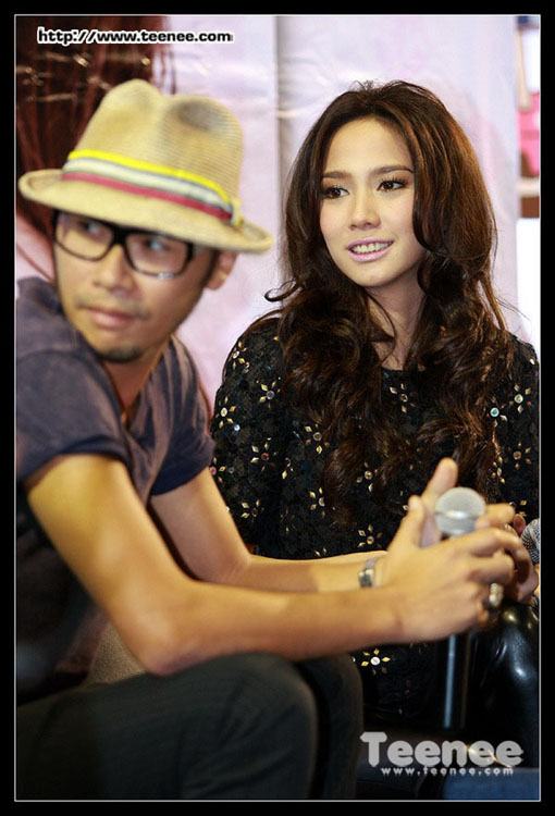 อั้ม และ ชมพู่ กับภาพ Photo Book และงานเปิดตัวหนังสือ