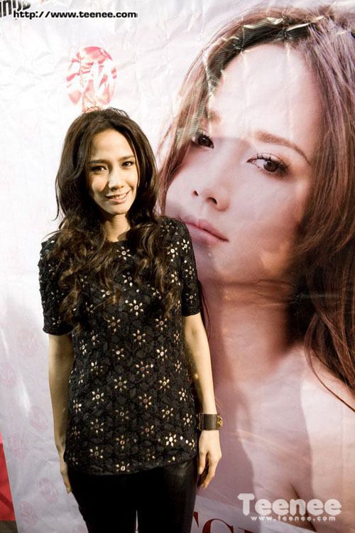 อั้ม และ ชมพู่ กับภาพ Photo Book และงานเปิดตัวหนังสือ