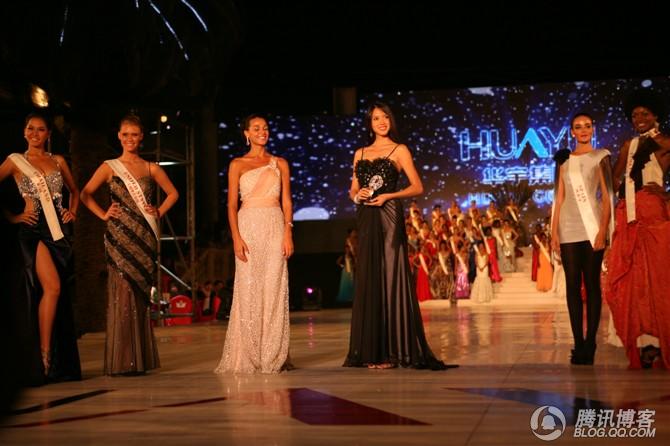 ชุดราตรี "หนูสิ" แม้ดูด้านข้างยังสวยเลย น่าจะได้  Miss World Designer Dress Award