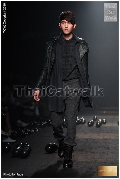 CHAN THAN SAN เดินแบบในงานBIFW 2010 @ Siam paragon