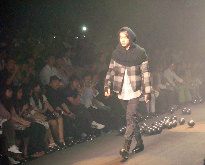 CHAN THAN SAN เดินแบบในงานBIFW 2010 @ Siam paragon