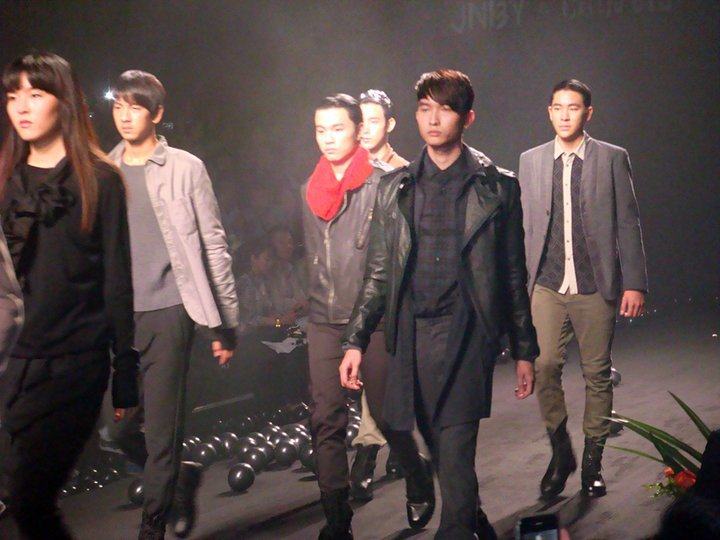CHAN THAN SAN เดินแบบในงานBIFW 2010 @ Siam paragon
