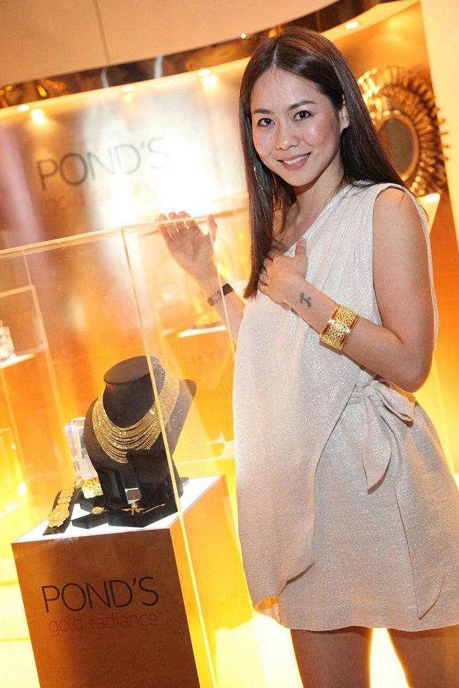 แบมจากงาน Pond's โกลด์ เรเดียนซ์ และเหล่าเซเล็บ