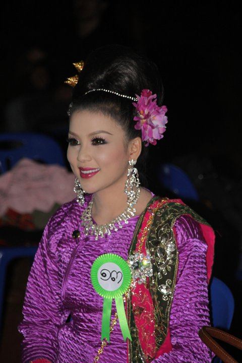 ประกวดเทพบุตรเทพธิดาข้าวทิพย์ ประจำปี 2553 เชียงราย