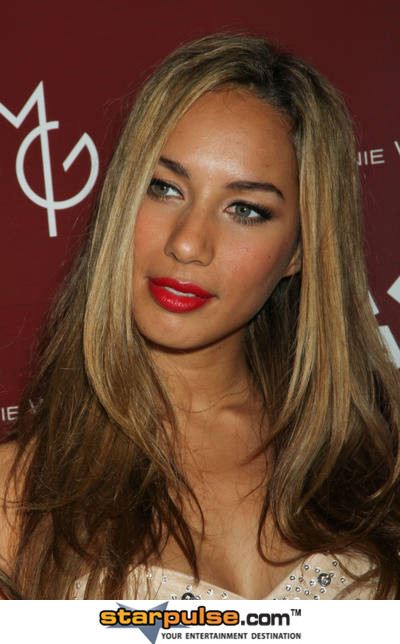 Leona เธอนี่ก็เจ้าแม่แฟชั่นเหมือนกันนะเนี่ย