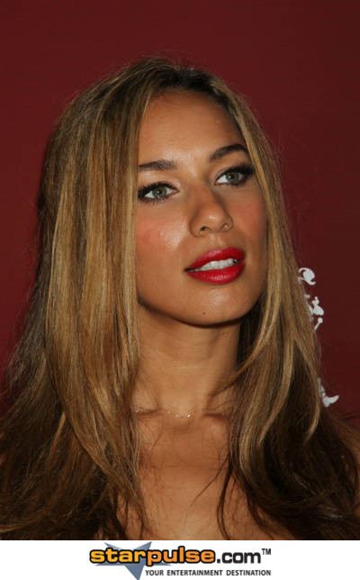 Leona เธอนี่ก็เจ้าแม่แฟชั่นเหมือนกันนะเนี่ย