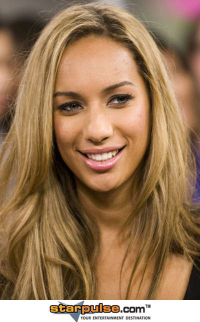 Leona เธอนี่ก็เจ้าแม่แฟชั่นเหมือนกันนะเนี่ย