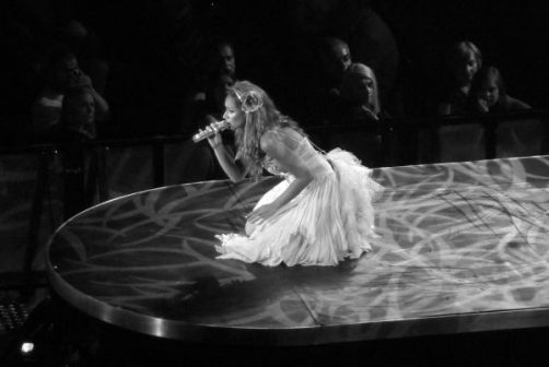 Leona ดีว่าสาวเสียงดีอีกคนของวงการเพลง