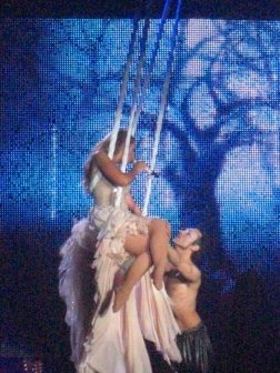 Leona ดีว่าสาวเสียงดีอีกคนของวงการเพลง