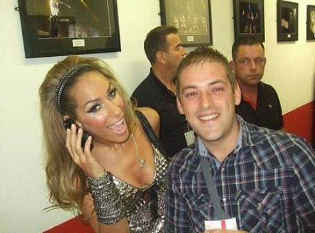 Leona ดีว่าสาวเสียงดีอีกคนของวงการเพลง